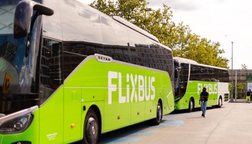 Mladík si chcel len kúpiť pitie. Autobus mu zrazu odišiel, mal v ňom lieky aj mobil