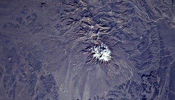 Obrovská sopka, ktorá bola státisíce rokov nečinná, sa prebúdza. Vedci zaznamenali niekoľko varovných signálov