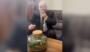 Pre šírenie konšpirácií ho Facebook zablokoval. Pozreli sme sa na najkontroverznejšie výroky nového ministra