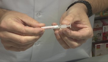 Vakcíny pre Slovensko vraj čakajú v kamióne v Slovinsku. Chrípka zatiaľ silnie a naše lekárne sú prázdne