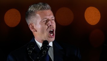 Tisza drvivým výsledkom ukončila éru Viktora Orbána. Péter Magyar poslal odkaz aj prezidentovi