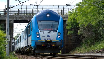 Bizarná situácia v Prahe: Zlodeji ukradli 70 metrov káblov, vlaky môžu meškať desiatky minút