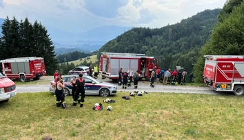 Nehodu celé hodiny nikto neobjavil. Štvorročné dievčatko čakalo na pomoc, otec a sestra zomreli