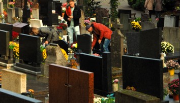 Atmosféra, ktorá sa opakuje len raz do roka. Takto si ľudia po celom Slovensku pripomínali zosnulých