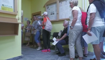 Ministerstvo priznalo chybu. Slováci stáli v dlhých radoch pred úradmi úplne zbytočne