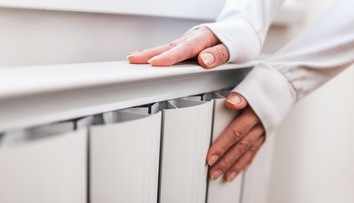 Prevádzkam, ktoré sídlia pod bytmi začali prichádzať faktúry za nedoplatky tepla