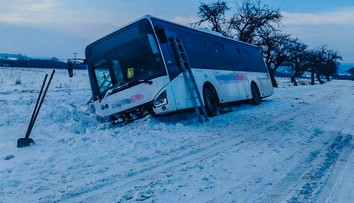 VIDEO: Exkluzívne zábery zvnútra autobusu. Uväznené deti vyslobodzovali cez okná