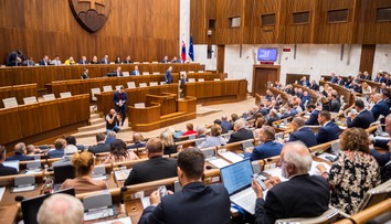 Partnerské spolužitie stopli poslanci už v prvom čítaní. Pozrite si, ako kto hlasoval