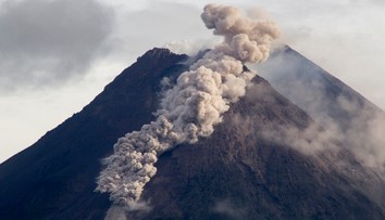 Sopka Merapi sa opäť prebudila k životu, vyvrhla rieku lávy