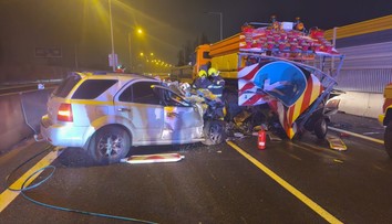 Vážna nehoda na D2. Mladý vodič narazil do odstaveného vozíka, kolóny by mali pretrvávať do večera