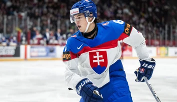 Nedraftovaný Slovák sa zúčastní kempu NHL. Šancu ukázať sa dostal talentovaný obranca