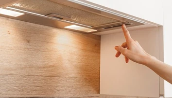 Chyba, ktorá mohla pripraviť jej deti o život. Matka zapla dva spotrebiče naraz