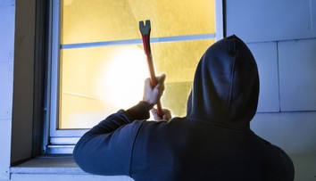 Chváliť sa fotkami z dovolenky sa môže vypomstiť. Pre zlodejov to vedia byť cenné informácie