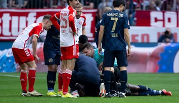 Padol na trávnik, nereagoval. V Nemecku je hrdinom rozhodca, ktorý počas zápasu zachránil život
