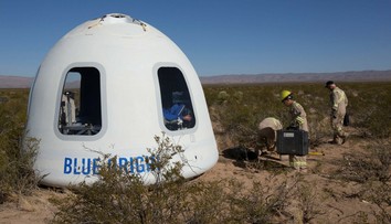 Za 10-minútový let do vesmíru s Jeffom Bezosom zaplatil víťaz aukcie 28 miliónov dolárov