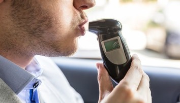 Vodič nafúkal viac ako štyri promile. Policajtov šokovalo, že nepil žiadny alkohol