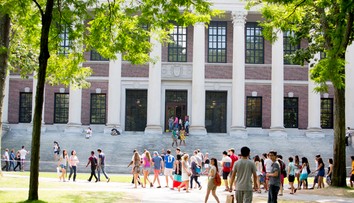 Obrovský škandál na univerzitách v USA. Prsty v tom má aj hollywoodska smotánka