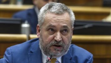 „Ďalšie klamstvo Petra Pellegriniho?“ pýta sa Ondrej Dostál. Tvrdí, že sa má týkať poverenia pre Petra Žigu