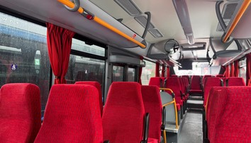 Chlapec dostal v autobuse záchvat. Pomohol mu jediný cestujúci