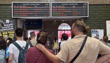 „Katastrofa, na vlak čakáme hodiny.“ Hlavnú stanicu v Bratislave ochromil chaos a dlhé čakanie