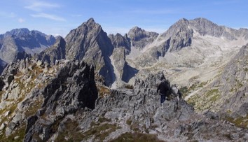 Skupinka ľudí sa vydala na Sněžku len v spodnom prádle, ratovať ich museli záchranári