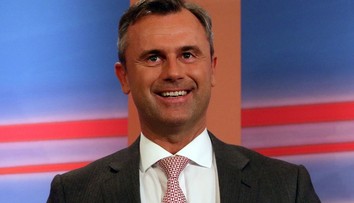 Rakúsky prezidentský kandidát Hofer vyzval na zákaz nosenia buriek