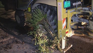 Opitý muž jazdil v noci bagrom po Považskej Bystrici. Keď zistí, čo mu hrozí, smiech ho prejde