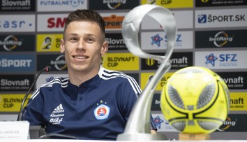 Reprezentant okúsil tvrdú školu Weissa. V jednom momente zúri, o pár minút prichádza chvála