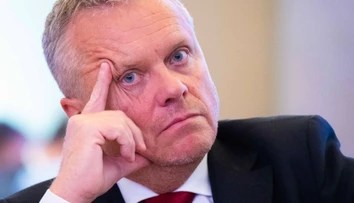 Spor medzi vládou a šéfom štátnych kontrolórov. Smeru zdvihli tlak slová o eurofondovej mafii