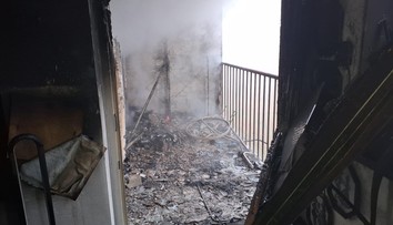 Požiar bytu v Senici. Hasiči evakuovali obyvateľov celej bytovky