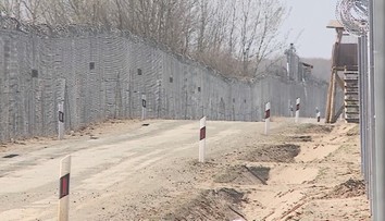 Maďari sa proti ďalšiemu prílevu utečencov poistili. Nasadili na nich elektrický plot