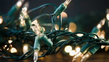 VIDEO: Malé tajomstvo vianočných svetielok. Červená žiarovka má funkciu, o ktorej väčšina netuší