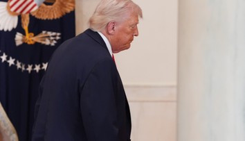 Trumpov prejav rozhýbal trhy s ropou, ceny vyskočili. Prezident zodpovednosť odmieta, Irán sa mu vysmieva