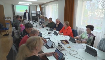 Poslať e-mail sa chce naučiť aj 101-ročná babička. V Šali digitálne školia seniorov