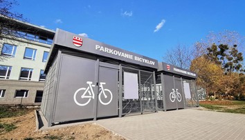Syn ministra Érseka vysvetľoval cenu 36-tisícových cykloprístreškov, ktoré predal Prešovu