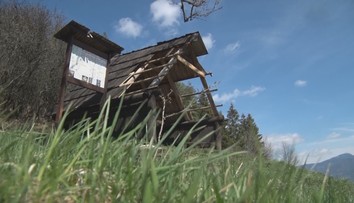 Ako ich napadlo použiť toto drevo na opekanie? Vandali zničili dielo nadšencov z Vlkolínca