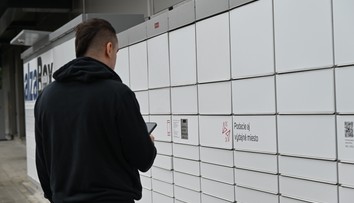 Dlhé doručovanie a plné boxy: Slováci zápasia s problémami pri vyzdvihovaní zásielok