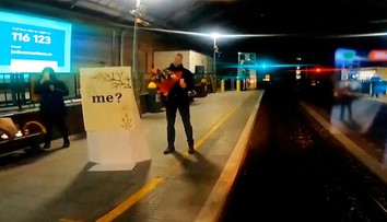 Nemohla povedať nie! Mladík dojal rušňovodičku romantickou žiadosťou o ruku