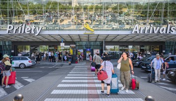 Koniec malých fľaštičiek? Bratislavské letisko je pripravené, chýba už len jedna vec