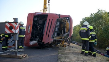 „Kričali o pomoc, ostali pripučení pod sedadlami. Rukami som sa vyhrabala von.“ Žena opísala hrôzu z nehody autobusu