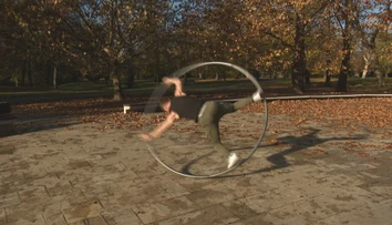 Stanislav robí akrobacie, ktoré vyrážajú dych. Disciplíne Cyr wheel sa venuje len niekoľko Slovákov