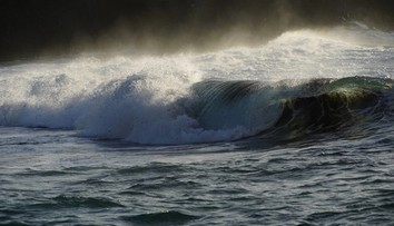 Búrka v Baltskom mori prevrátila niekoľko lodí. Pobrežná stráž spustila záchranné operácie