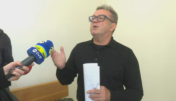 Pustili sa do seba pred kamerami. Po súde sa medzi Jozefom Pročkom a Miroslavom Sujom strhla hádka