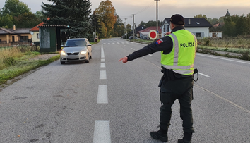 Policajti rozbehli na cestách novú akciu. Zameriavať sa budú najmä na tri neduhy vodičov