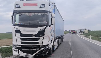 Tragická nehoda na kopaniciach. Zrážku s kamiónom neprežil vodič osobného auta (†72)
