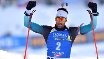 Suverénnym víťazom mužskej stíhačky v Hochfilzene sa stal Martin Fourcade