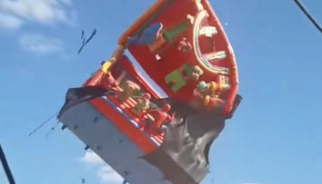 Hrôza na jarmoku zachytená na videu: Skákací hrad letel vo vetre ako pierko