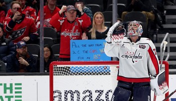 VIDEO: Zobudil sa ako Superman? Gólman Washingtonu vyžehlil zlyhanie Ovečkina ozajstnou parádou