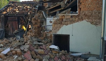 Výbuch plynu zdemoloval dom v Krásnohorskom Podhradí. Starší manželia utrpeli zranenia