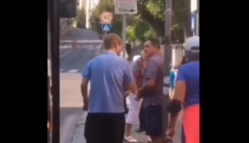 VIDEO: Bratislavský vodič MHD sa stal hviezdou internetu. Z trolejbusu rázne vykázal ľudí bez rúšok
